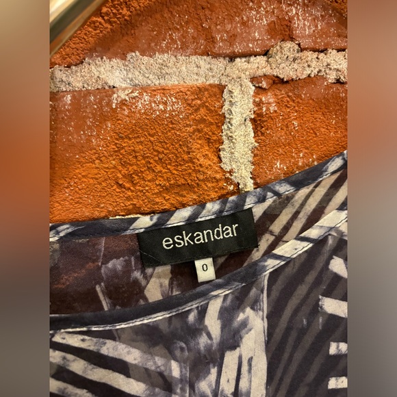 Eskandar (size 0) 100% Silk Blue Feather Abstract Print Silk Kaftan Poncho Top - Picture 4 of 6